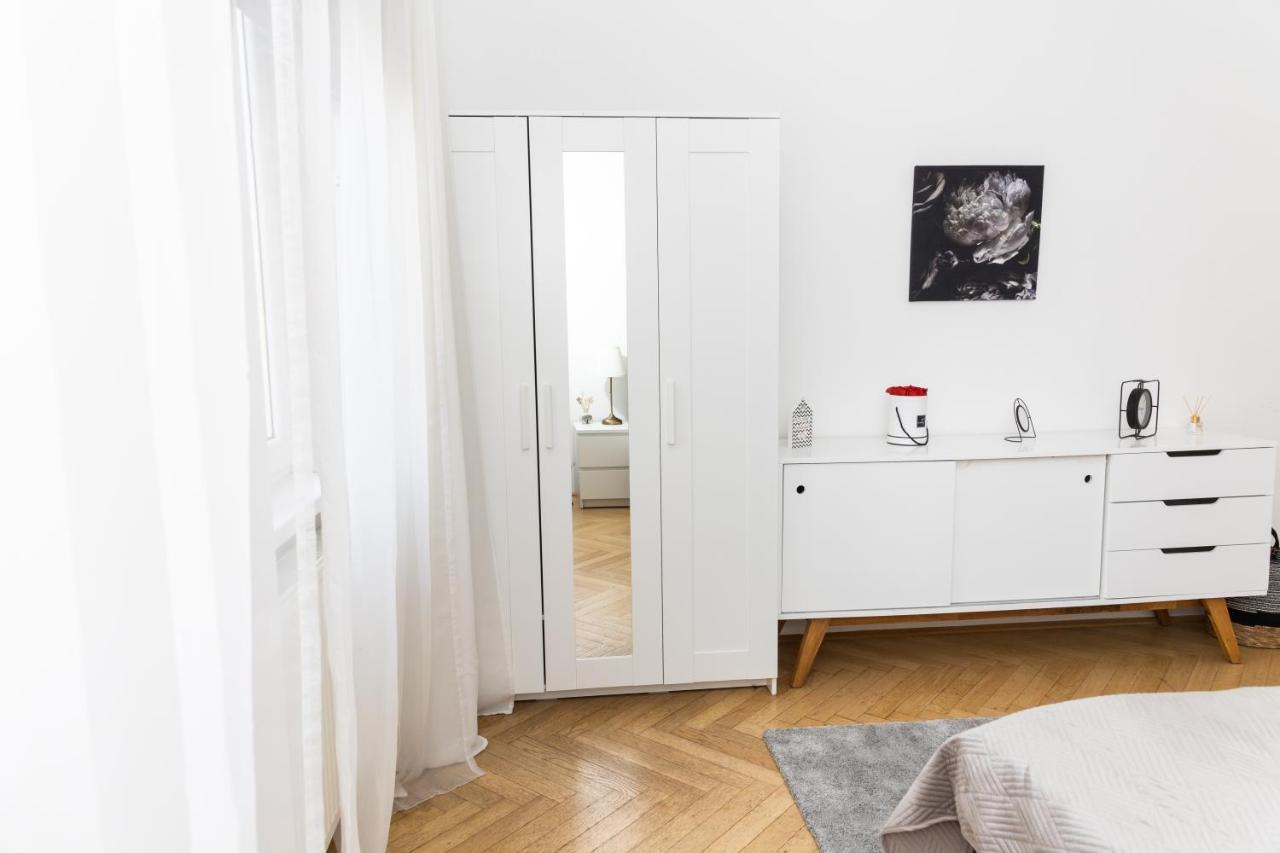 Moonlight Apartment With Porch Near Schoenbrunn And Westbahnhof Виена Екстериор снимка