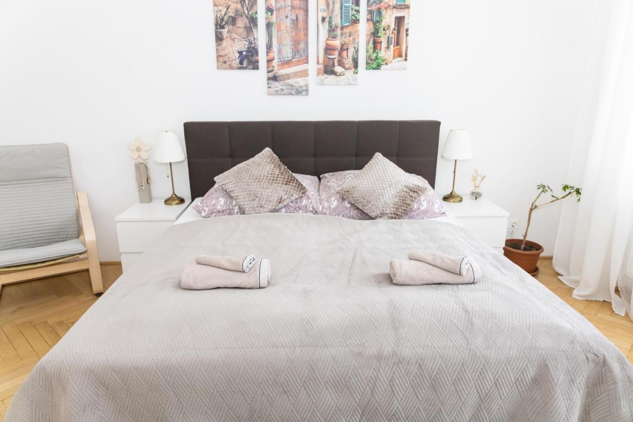Moonlight Apartment With Porch Near Schoenbrunn And Westbahnhof Виена Екстериор снимка