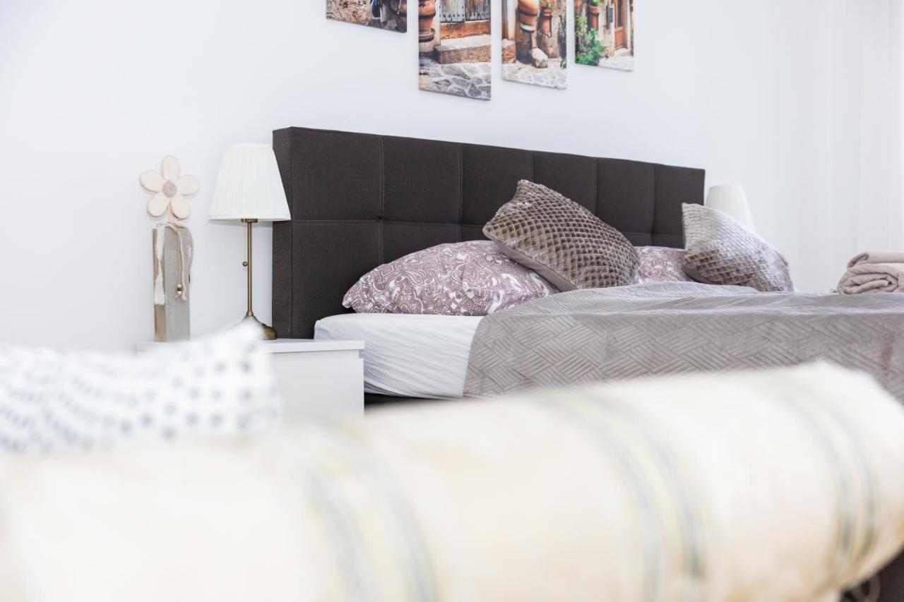 Moonlight Apartment With Porch Near Schoenbrunn And Westbahnhof Виена Екстериор снимка